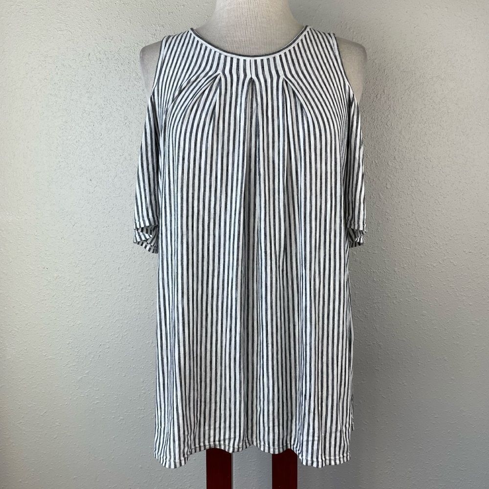 Max Studio Cold Shoulder Top Size M EUC